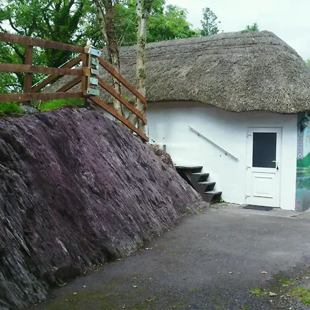 Thatched 2persons Currahy Bridge