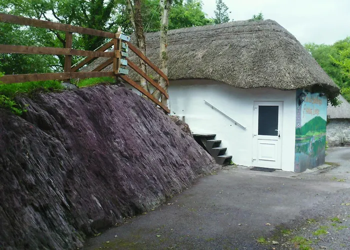 Thatched 2persons Currahy Bridge